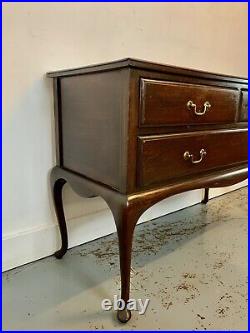 A Rare & Beautiful 100 Year Old Antique mahogany Chest Of Drawers. 1920s