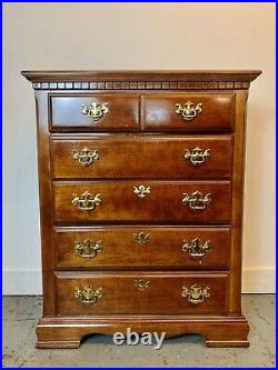 A Rare & Beautiful 20th Century Mahogany Chest Of Drawers In The Georgian Style