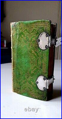 Beautiful 17th century rare Bible in fine'Dentelle' binding with silver 1672