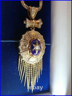Beautiful and rare, Victorian Etruscan pendant and chain