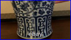 Beautiful antique chinese blue and white large vase! RARE