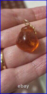 Genuine Amber Spider insect fossil Antique gold pendant fob floral Rare 27mm