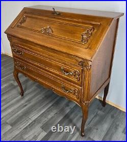 Rare Carved French oak beautiful bureaux / writing desk / Secretaire (LOT 2908)