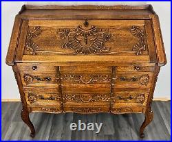 Rare Carved French oak beautiful bureaux / writing desk / Secretaire (LOT 3166)