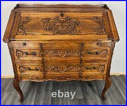 Rare Carved French oak beautiful bureaux / writing desk / Secretaire (LOT 3166)