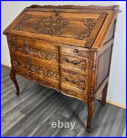 Rare Carved French oak beautiful bureaux / writing desk / Secretaire (LOT 3166)