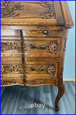 Rare Carved French oak beautiful bureaux / writing desk / Secretaire (LOT 3166)