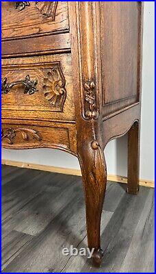 Rare Carved French oak beautiful bureaux / writing desk / Secretaire (LOT 3166)