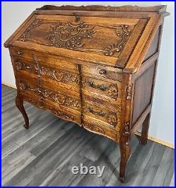 Rare Carved French oak beautiful bureaux / writing desk / Secretaire (LOT 3166)