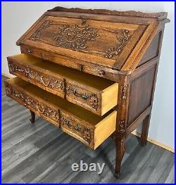 Rare Carved French oak beautiful bureaux / writing desk / Secretaire (LOT 3166)