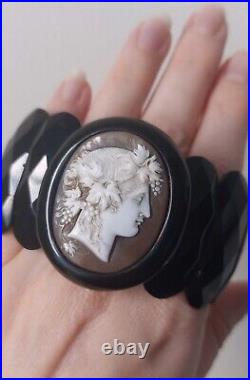 Rare beautiful shell cameo Whitby jet Victorian antique vintage stretch bracelet