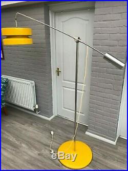 Rare mid-century cantilever floor lamp. Beautiful canary yellow
