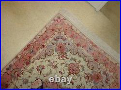 Very Fine hand knotted Carpet Silk and Wool 3' 5 X 5' 3 Beautiful rare Colors